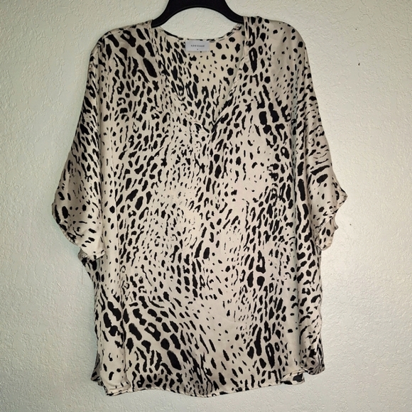 Adrienne Animal PRINT Black/Cream V-Neck PONCHO TUNIC Size Medium Oversized - Picture 1 of 8